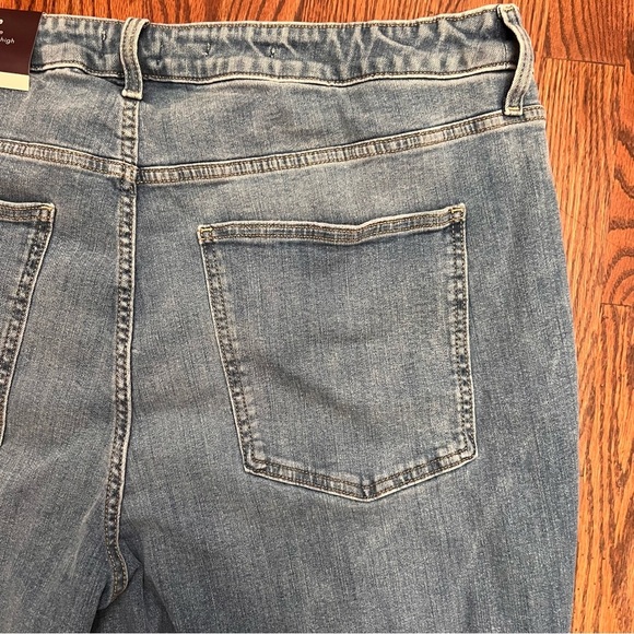 NWT Plus size Ava & Viv flare high-rise fitted hip and thigh. Super stretchy, 26 - Picture 9 of 9